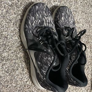 Nike tennis shoes size 8